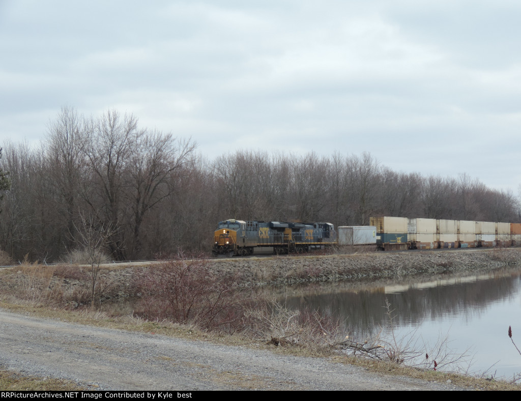 CSX 936 on I009